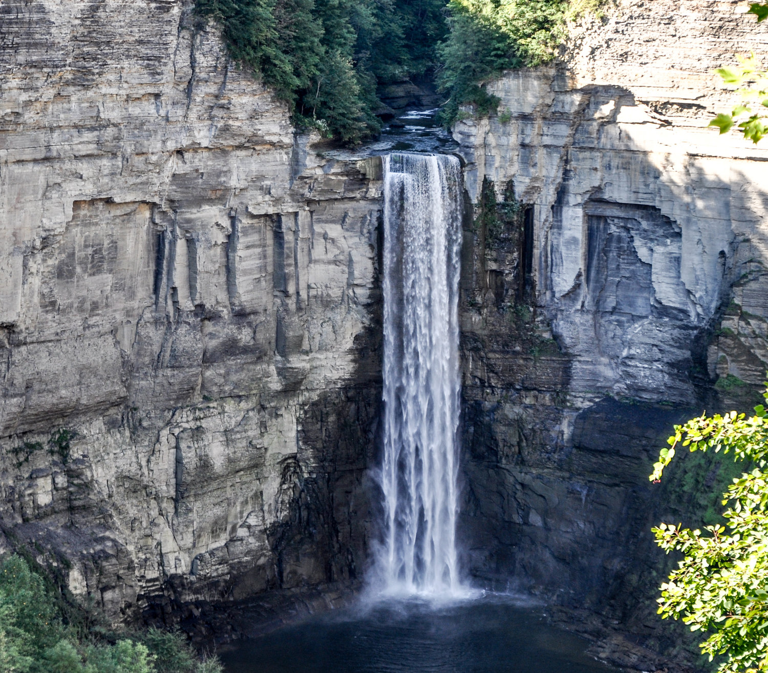 Gal-pal Lynne and I stopped outside of Ithaca, NY, to drink in the awesome magnificence of Taughannock Falls, one of many in the Finger Lakes region. As the bumper stickers and t-shirts declare: "Ithaca is Gorges."
